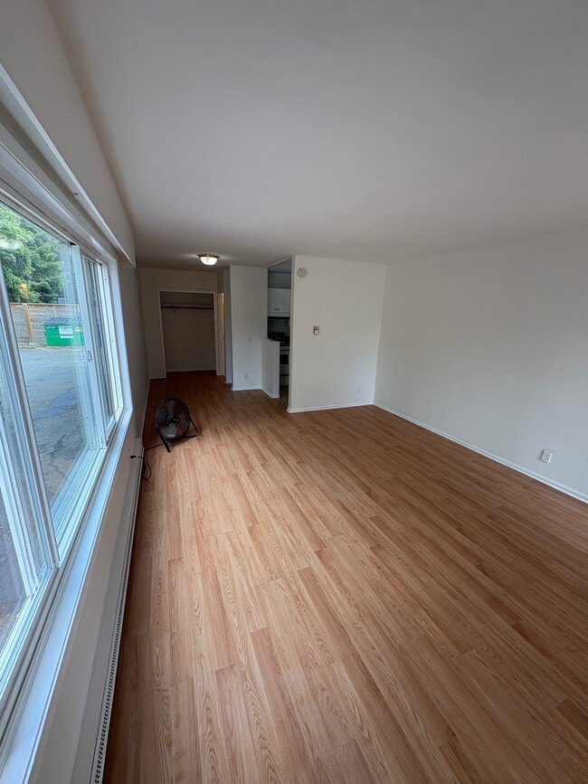 Building Photo - 1006 Tolmie Ave