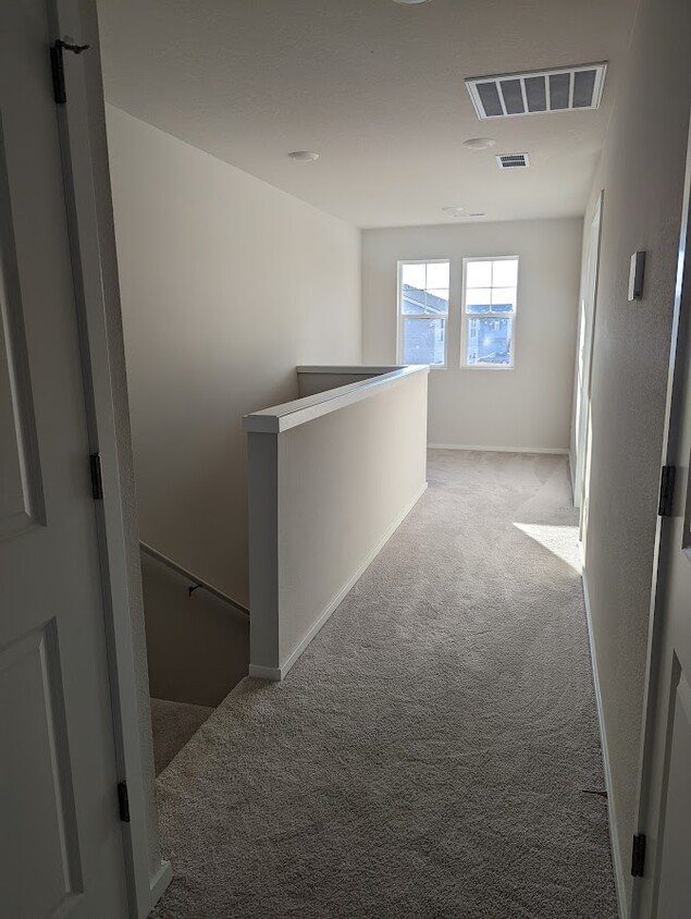 Loft - 11549 NE 126th Pl