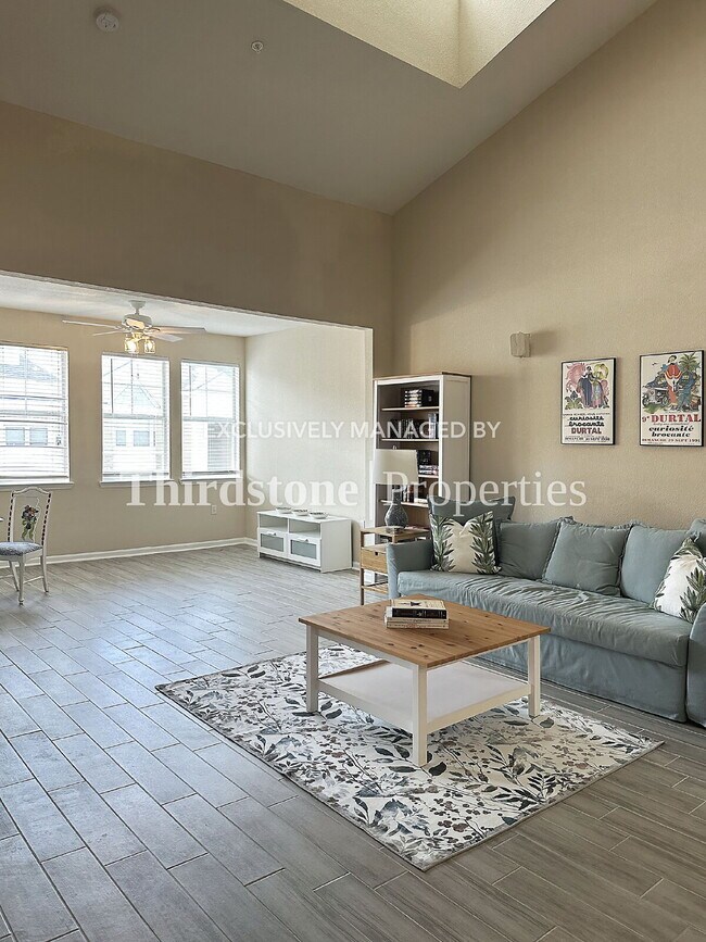 Foto del edificio - 8550 Touchton Rd