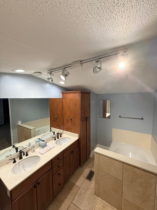 Foto del edificio - 1007 W Thomas St