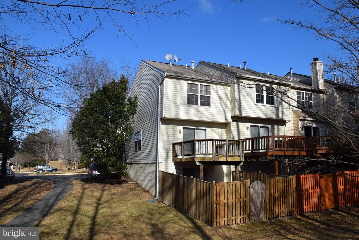 5678 White Dove Ln, Clifton, VA 20124 Townhome Rentals in Clifton VA