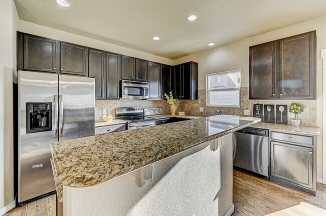 Foto del edificio - HUGE SIX (6!!!) BD HOME IN LORSON RANCH! - Security Deposit Waiver Available