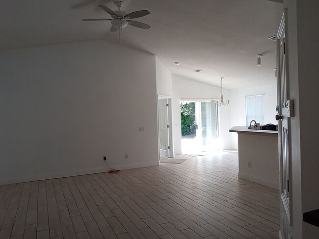 Foto del edificio - 370 Mizzen Ln