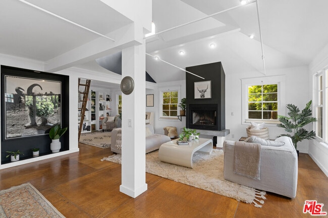 Building Photo - 340 5th Ave