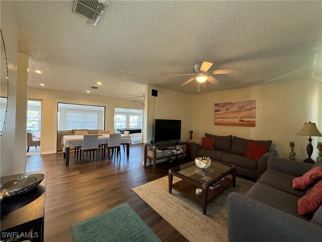 Foto del edificio - 4303 Conway Blvd