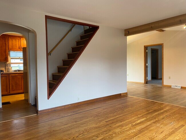 Sala de estar abierta al comedor - 855 Wabash Ave S