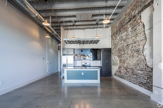 2 bed 2 bath - 1780 sqft - Ideal Building