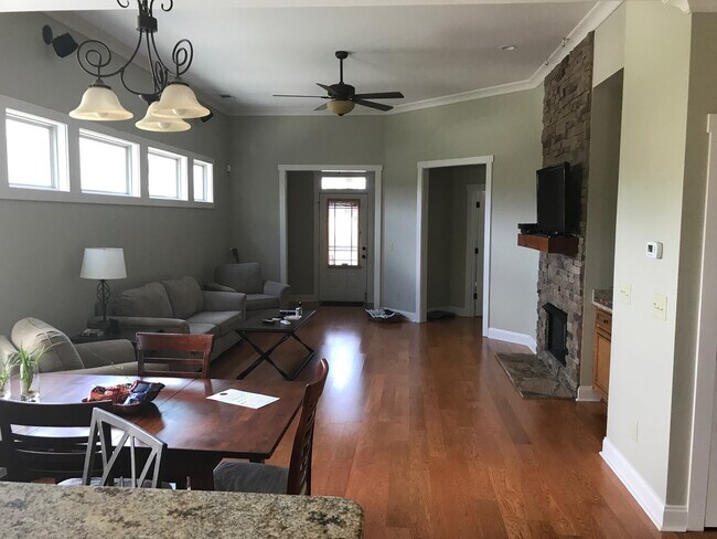 Foto del edificio - 263 Solamere Ln