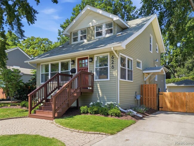 Building Photo - 626 Kayser Ave