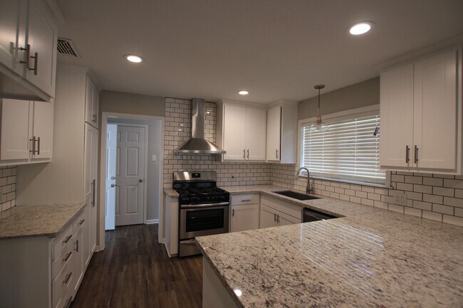 Foto del edificio - 701 Fair Ln