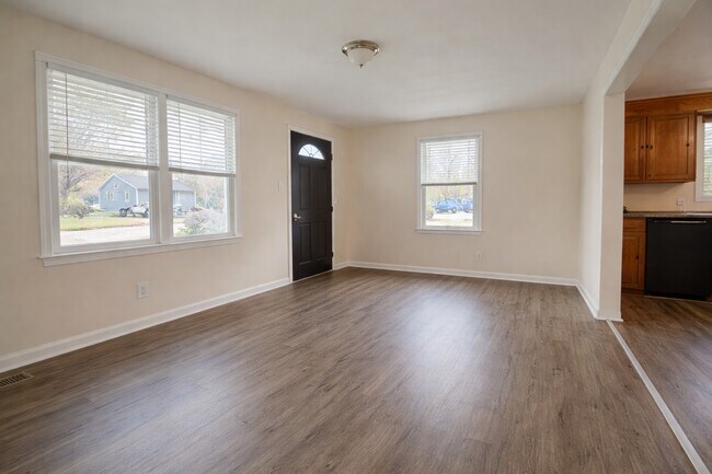 Building Photo - 1205 Broadus Ave SE