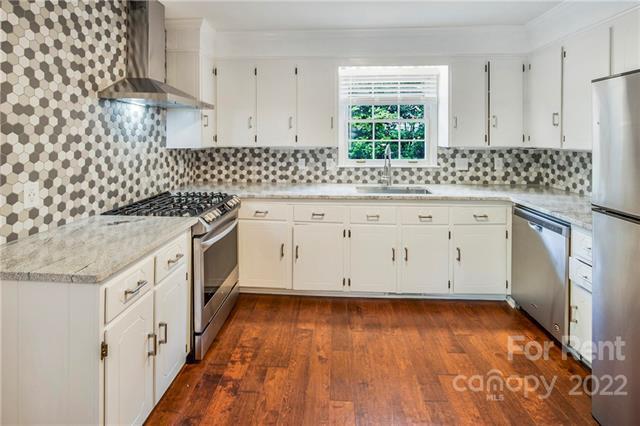 Building Photo - 929 Eaglewood Ave