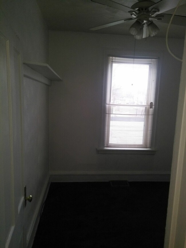 Building Photo - 392 S Lake St