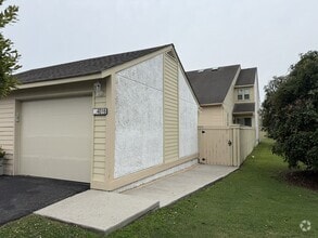 Building Photo - 4016 Fairway Lakes Dr