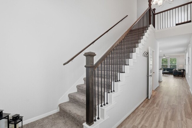 Building Photo - Modern 3BR Home with Main-Floor Primary!