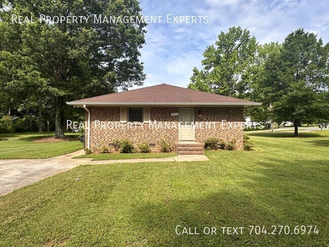 Building Photo - 8051 Southway Rd