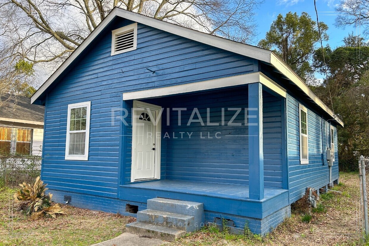 Primary Photo - 2 bed/1 bath Oakdale Home with Modern Updates