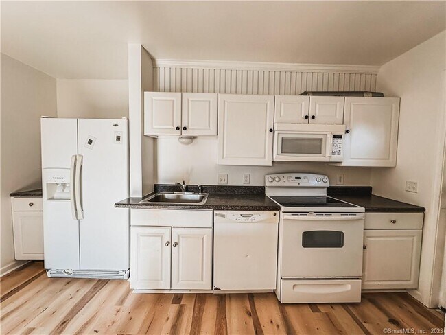 Foto del edificio - 12 Fairview St