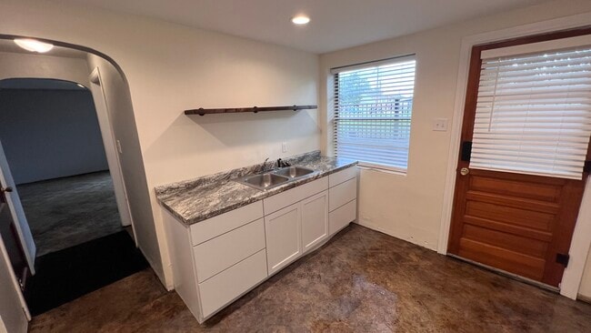 Kitchen - 227 W Dunklin St