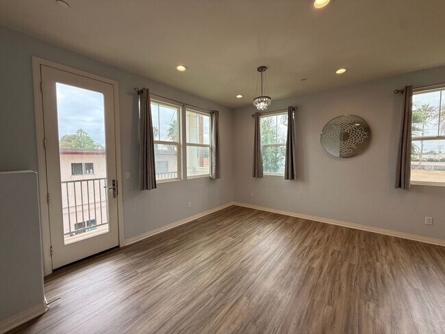 Foto del edificio - Stunning 3B/3BA in Imperial Beach W/ A/C, ...