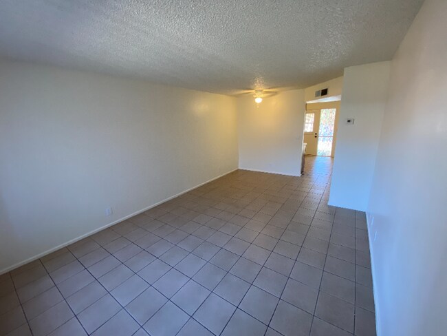 Building Photo - 415 N 64th Pl