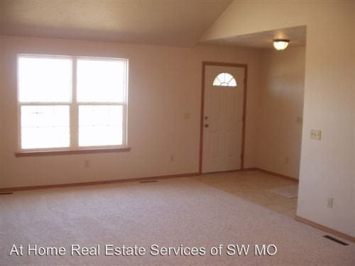 Building Photo - 1530 E Kerr St