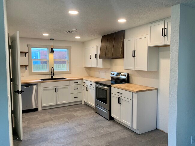 Building Photo - 1621 SW 64th St