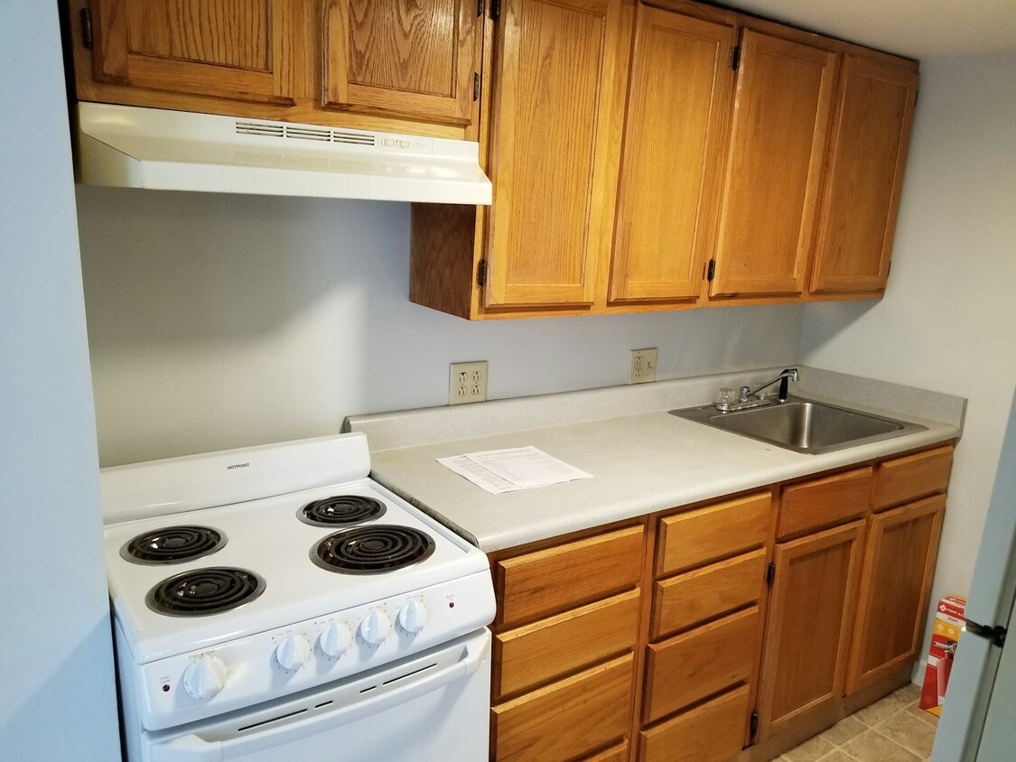 Primary Photo - 7 1/2 Fletcher Street