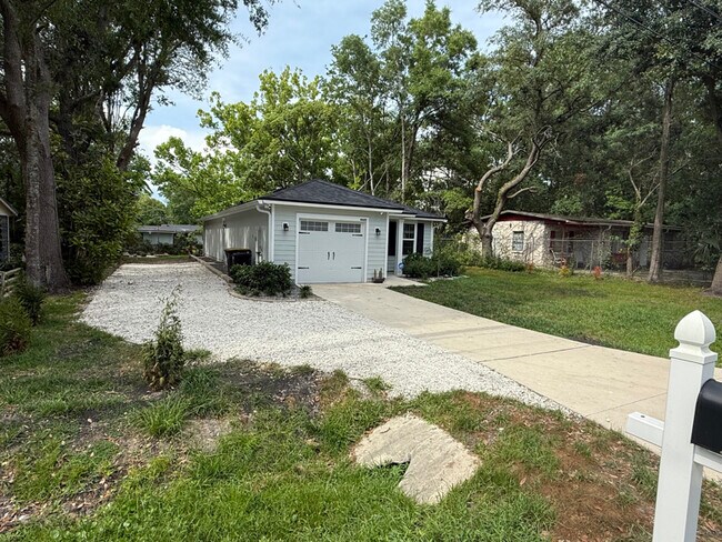 Building Photo - 4649 Suray Ave