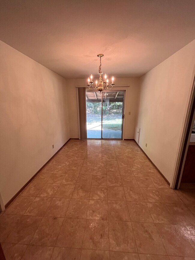 Building Photo - NICE RANCH STYLE HOME IN SACRAMENTO!!