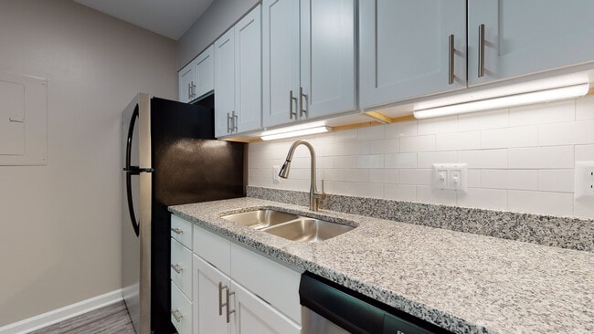 Building Photo - Z- 3116 Hillsborough