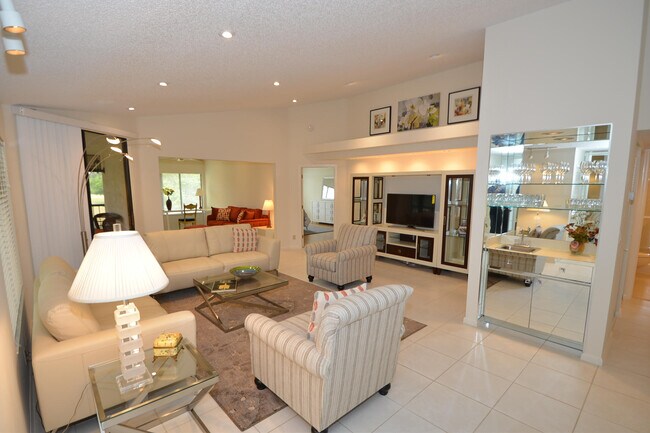 Foto del edificio - 15302 Strathearn Dr