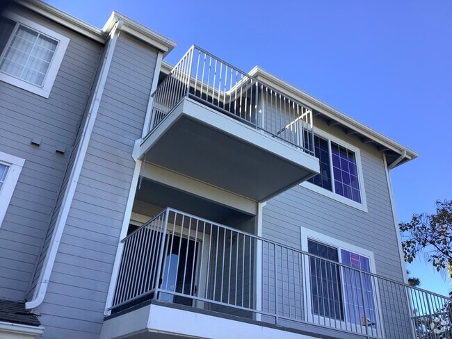 Building Photo - 604 N Bagby Dr