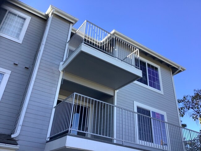 Building Photo - 604 N Bagby Dr