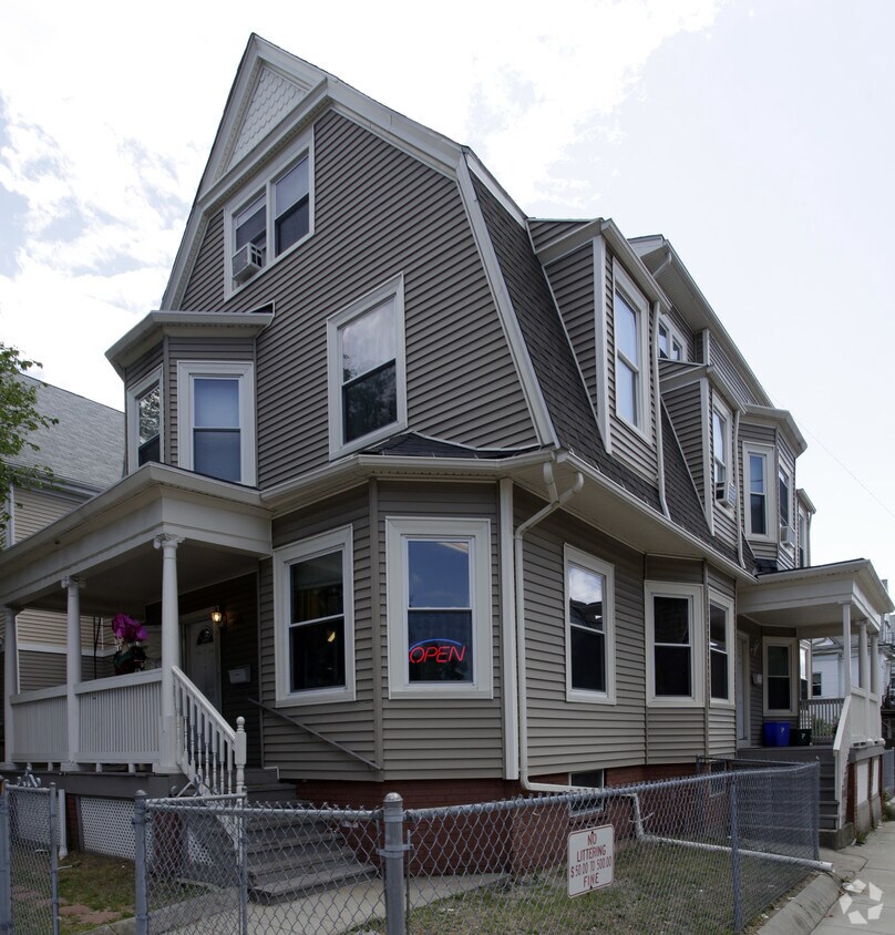 Foto del edificio - 499 Elmwood Ave