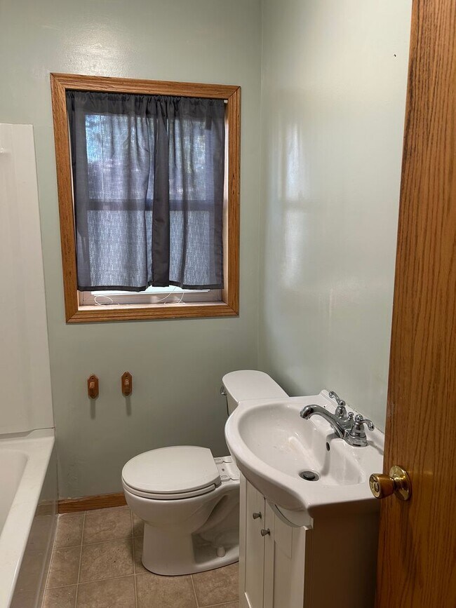 Foto del edificio - Updated 3-Bedroom Home