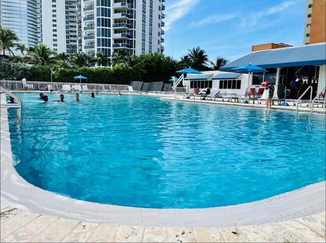 Foto del edificio - 19201 Collins Ave