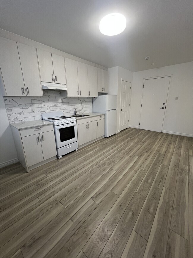 Building Photo - 630 Cummings Ave