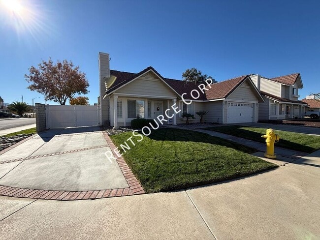Building Photo - 1940 Simsburry St