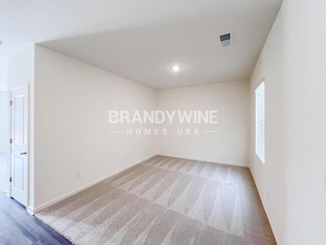 Foto del edificio - 7642 Saffron Ave