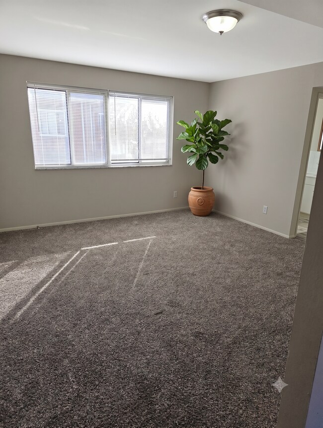 Building Photo - 7701 Circle Dr