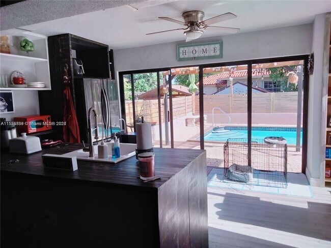 Foto del edificio - 8251 SW 34th Terrace