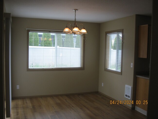 Building Photo - 3BD Duplex in Battle Ground