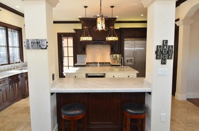 Building Photo - 3019 Oak Knoll Dr