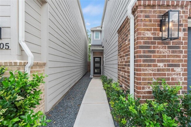 Foto del edificio - 16107 Hilltop Oak Dr