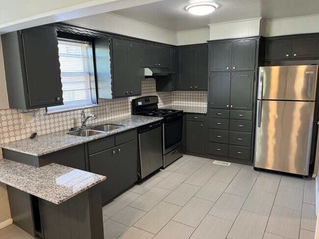 Foto del edificio - 3 bed 2 bath -Edmond (Danforth and Blvd)