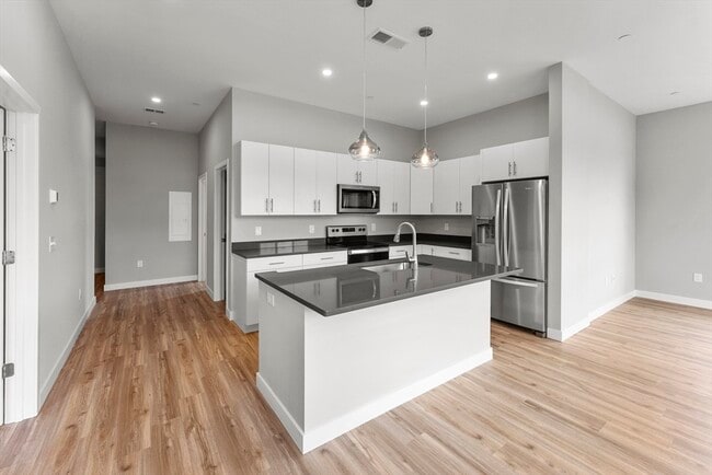 Foto del edificio - 999 Main St