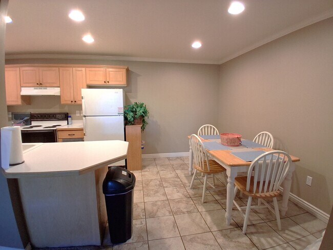 Building Photo - 1525 N 550 W