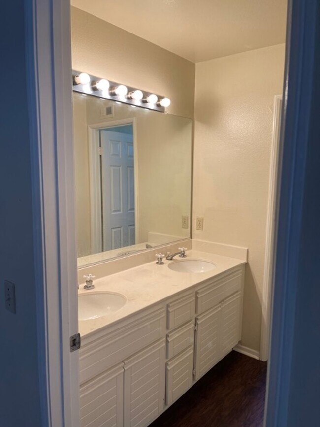Foto del edificio - Beautiful home in Moreno Valley  coming up