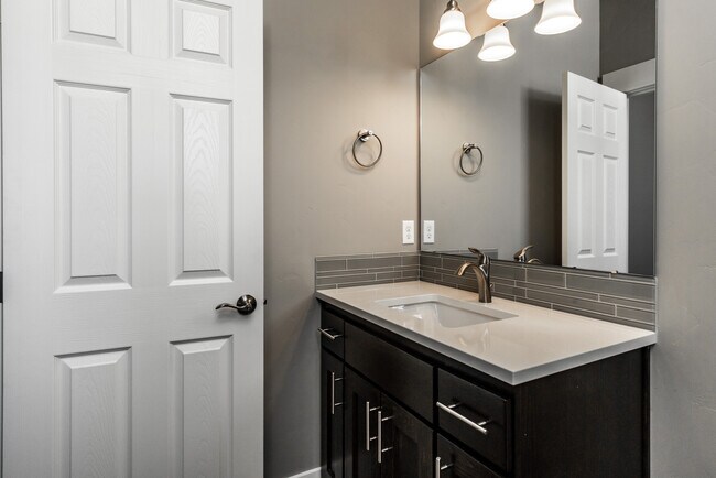 Foto del edificio - 20500 Empire Ave